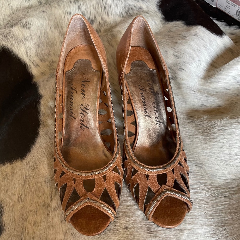 New York Transit Hilary Camel Napa PU Peep Toe Heels Cutout Detail Size 7M